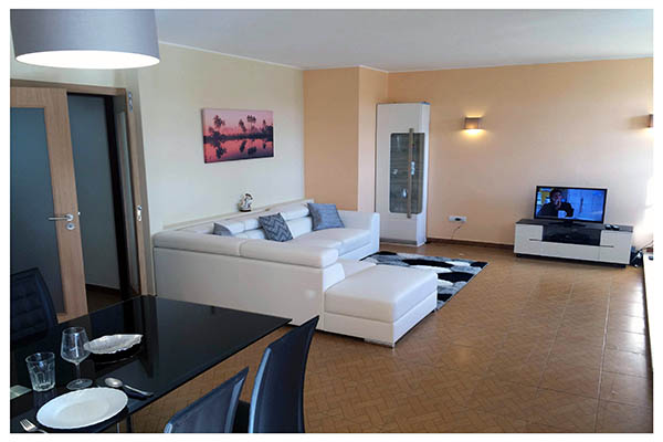 Vila Lurdes - Sala - Sofá e TV+DVD Vila Lurdes - Sala - Sofá e TV+DVD